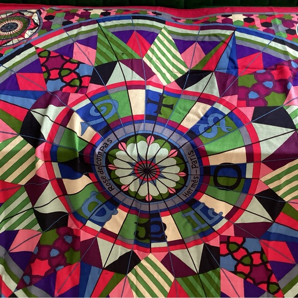 Hermes “Rose de Compas” cashmere and silk shawl - Picture 2 of 3